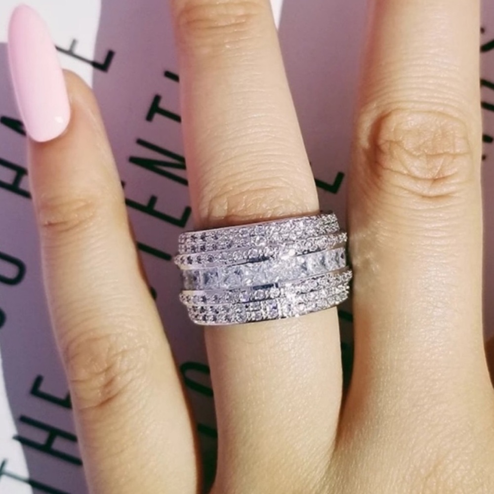 NEW LUXURY BAND 925 STERLING SILVER DIAMOND RING, CUTE RING, SHINY RING. - Picture 2 of 5